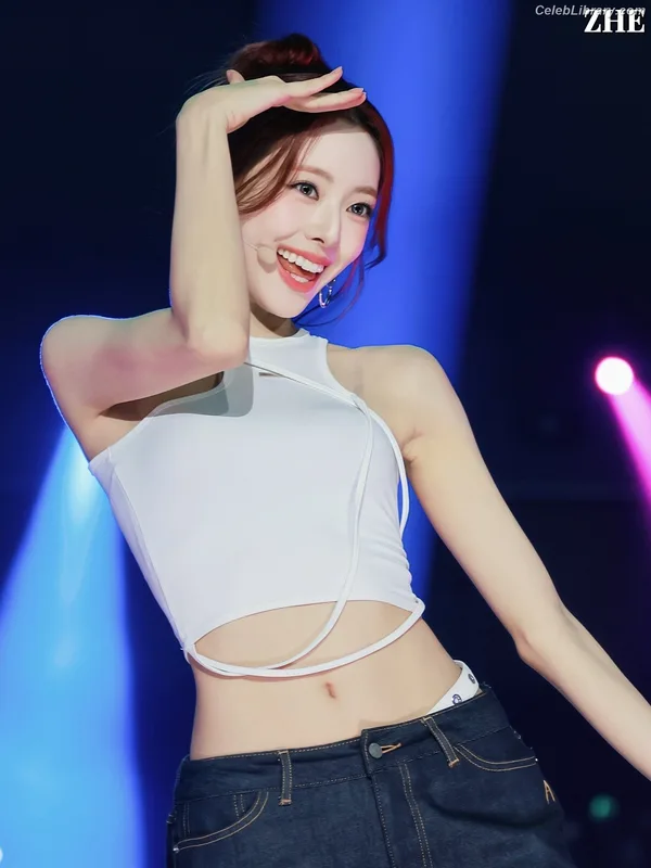 Yuna - ITZY (유나, Shin Yu Na) photo 14 of 1698