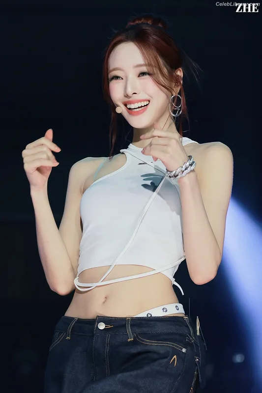 Yuna - ITZY (유나, Shin Yu Na) photo 15 of 1698