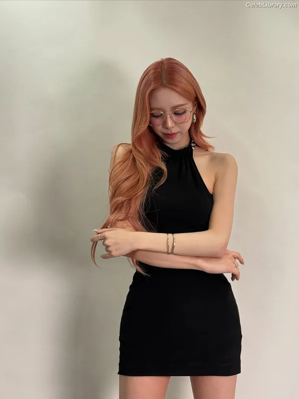 Yuna - ITZY (유나, Shin Yu Na) photo 20 of 1698