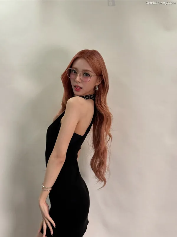 Yuna - ITZY (유나, Shin Yu Na) photo 21 of 1698