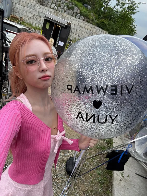 Yuna - ITZY (유나, Shin Yu Na) photo 2 of 1698