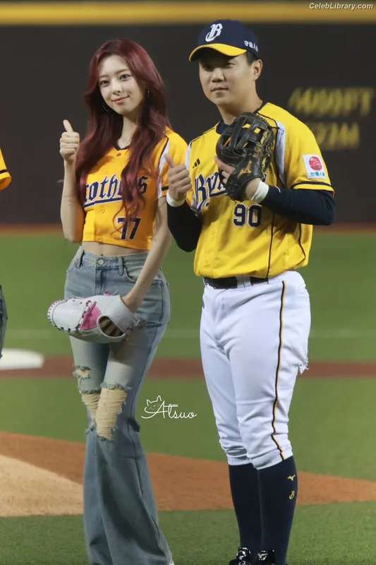 Yuna - ITZY (유나, Shin Yu Na) photo 8 of 1698