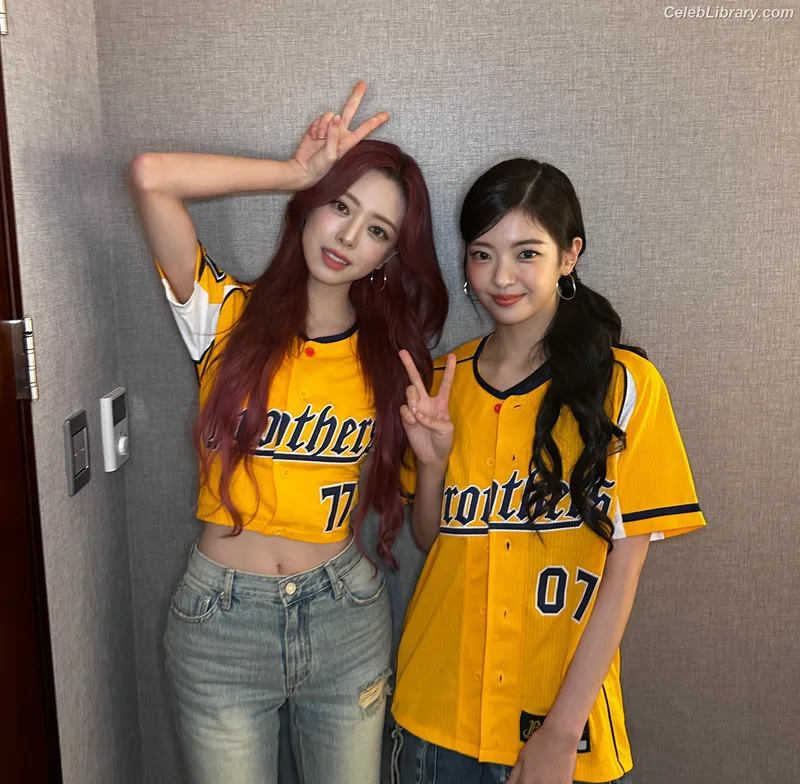 Yuna - ITZY (유나, Shin Yu Na) photo 11 of 1698
