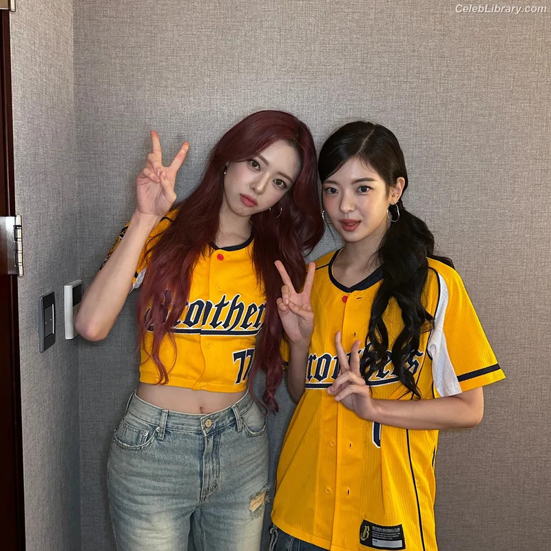 Yuna - ITZY (유나, Shin Yu Na) photo 12 of 1698