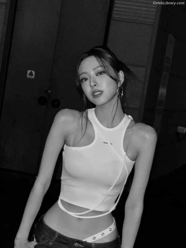 Yuna - ITZY (유나, Shin Yu Na) photo 13 of 1698