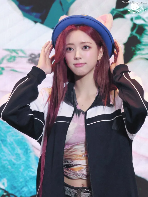 Yuna - ITZY (유나, Shin Yu Na) photo 24 of 1698