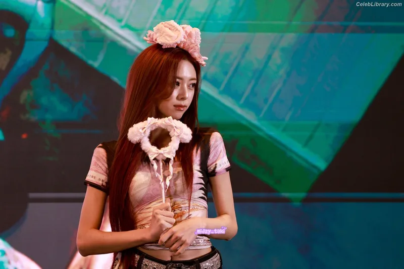 Yuna - ITZY (유나, Shin Yu Na) photo 3 of 1698