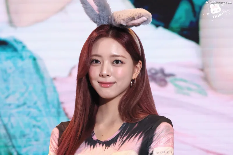 Yuna - ITZY (유나, Shin Yu Na) photo 4 of 1698