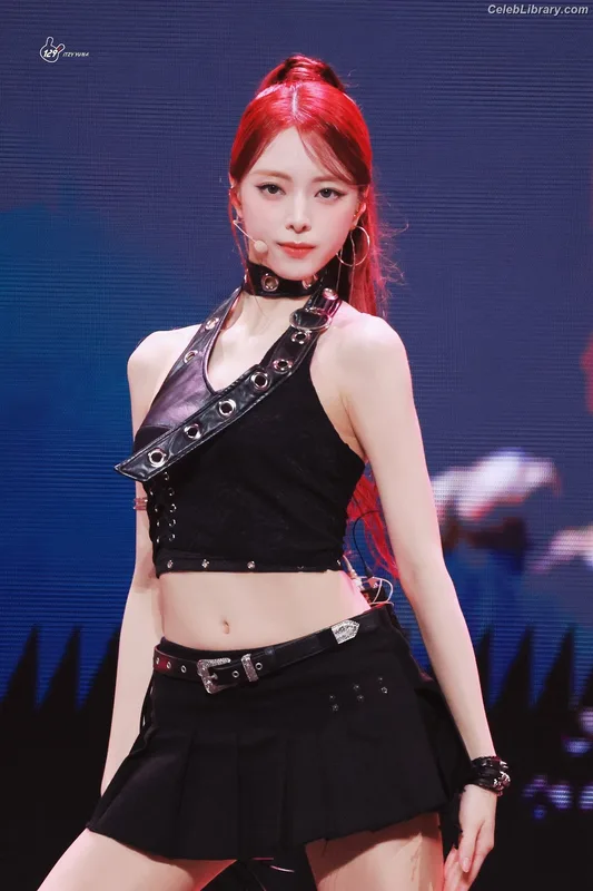 Yuna - ITZY (유나, Shin Yu Na) photo 16 of 1698