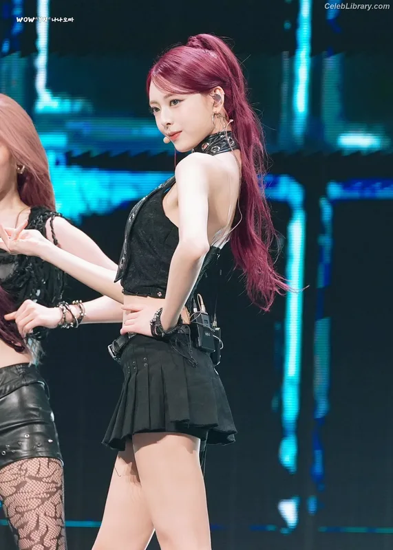 Yuna - ITZY (유나, Shin Yu Na) photo 17 of 1698