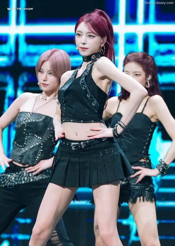 Yuna - ITZY (유나, Shin Yu Na) photo 18 of 1698