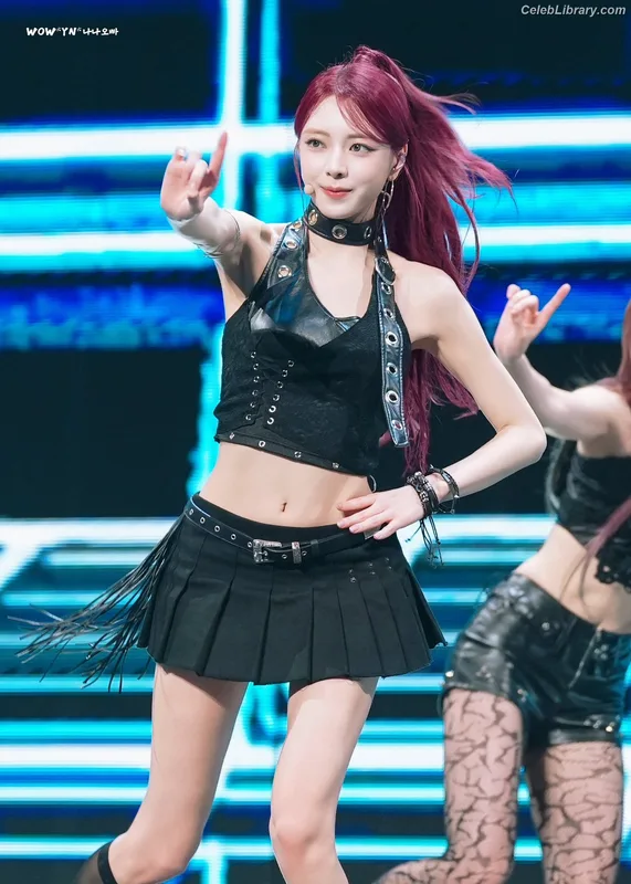 Yuna - ITZY (유나, Shin Yu Na) photo 19 of 1698