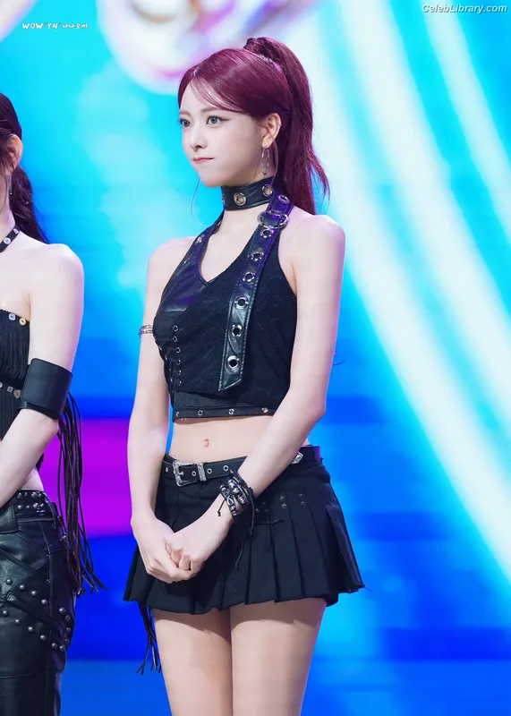 Yuna - ITZY (유나, Shin Yu Na) photo 20 of 1698
