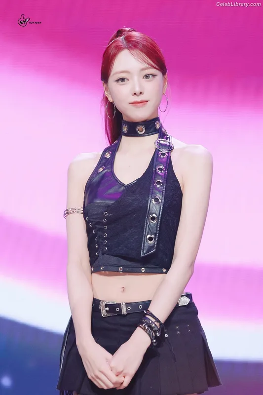 Yuna - ITZY (유나, Shin Yu Na) photo 23 of 1698