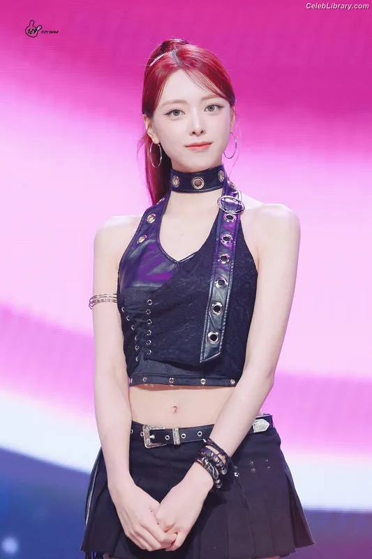 Yuna - ITZY (유나, Shin Yu Na) photo 24 of 1698