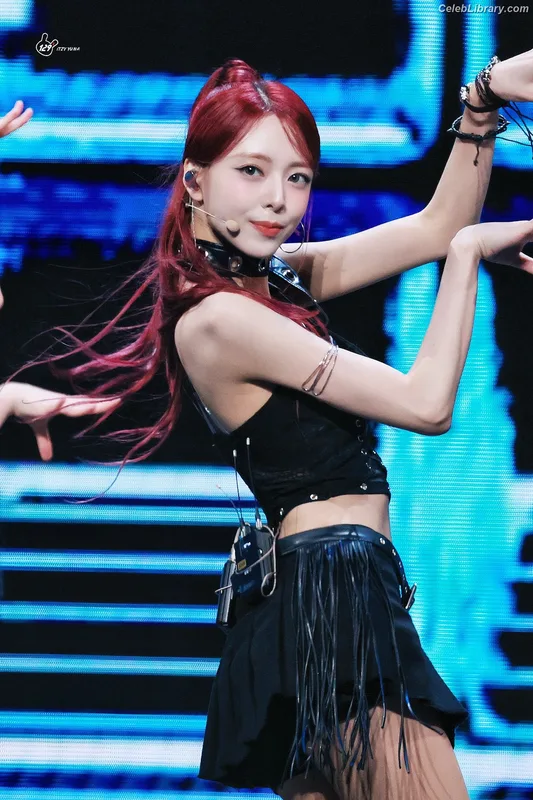Yuna - ITZY (유나, Shin Yu Na) photo 4 of 1698