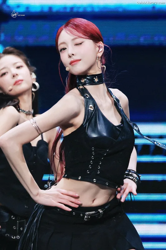 Yuna - ITZY (유나, Shin Yu Na) photo 5 of 1698