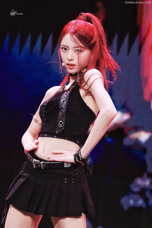Yuna - ITZY (유나, Shin Yu Na) photo 6 of 1698