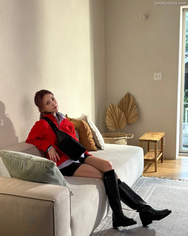 Yuna - ITZY (유나, Shin Yu Na) photo 11 of 1698