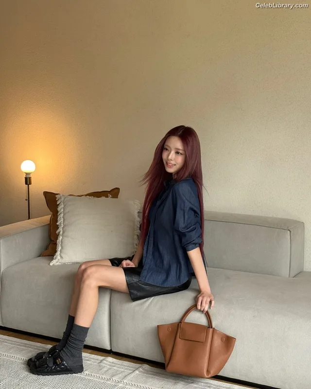 Yuna - ITZY (유나, Shin Yu Na) photo 14 of 1698