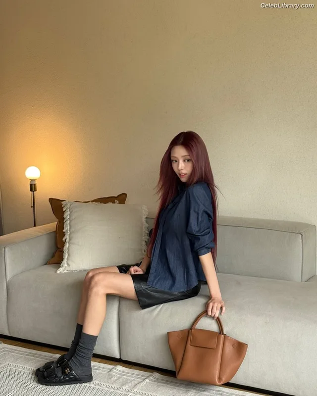 Yuna - ITZY (유나, Shin Yu Na) photo 15 of 1698