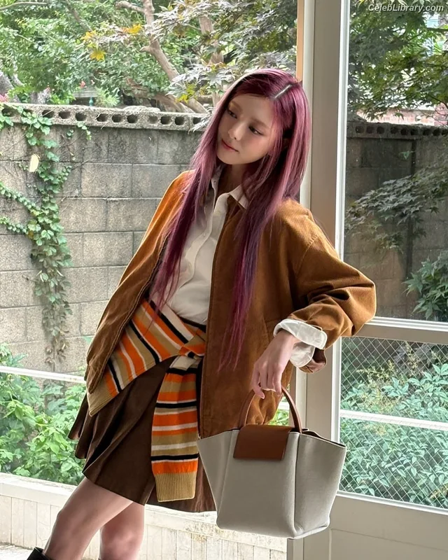 Yuna - ITZY (유나, Shin Yu Na) photo 18 of 1698