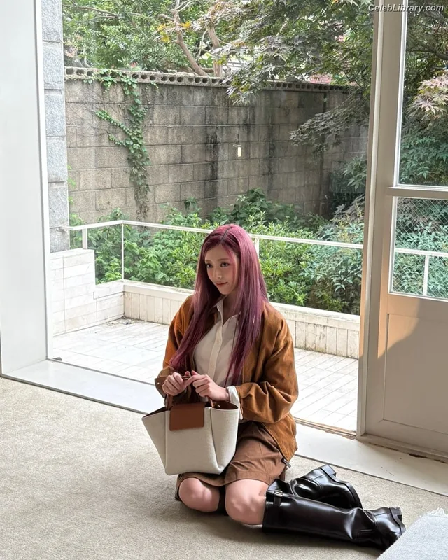 Yuna - ITZY (유나, Shin Yu Na) photo 20 of 1698