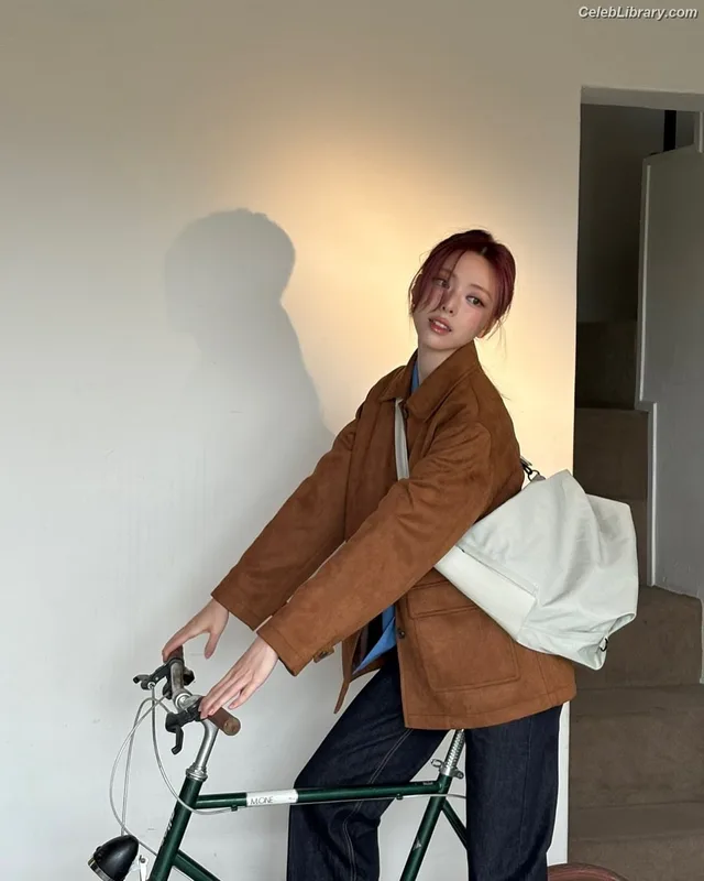 Yuna - ITZY (유나, Shin Yu Na) photo 22 of 1698