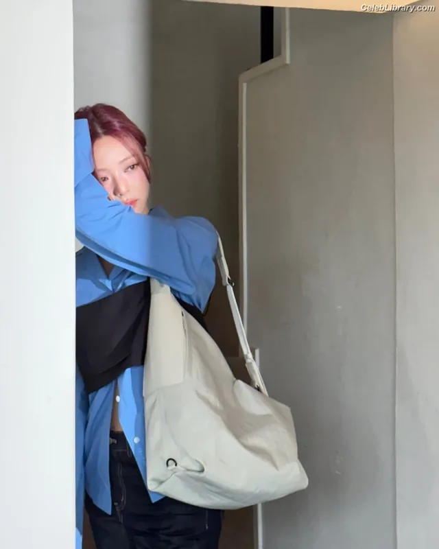 Yuna - ITZY (유나, Shin Yu Na) photo 24 of 1698