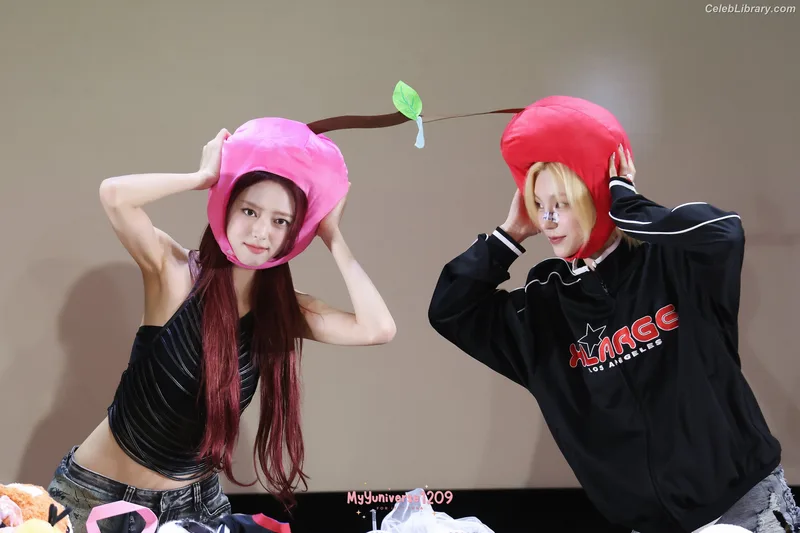 Yuna - ITZY (유나, Shin Yu Na) photo 2 of 1698