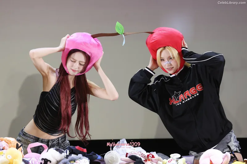 Yuna - ITZY (유나, Shin Yu Na) photo 3 of 1698