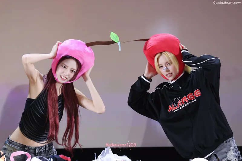 Yuna - ITZY (유나, Shin Yu Na) photo 4 of 1698
