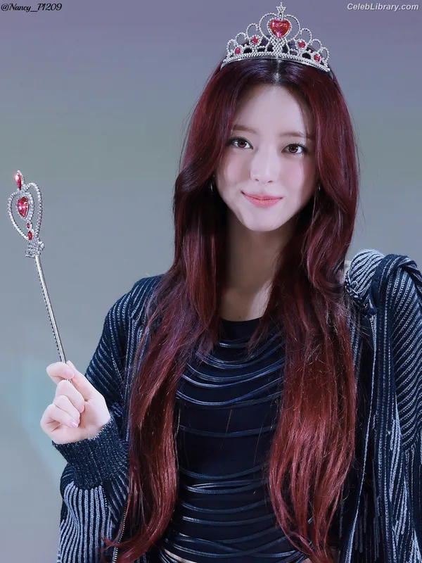Yuna - ITZY (유나, Shin Yu Na) photo 5 of 1698