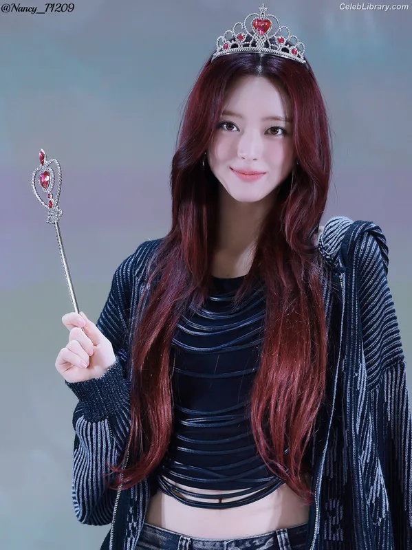 Yuna - ITZY (유나, Shin Yu Na) photo 6 of 1698