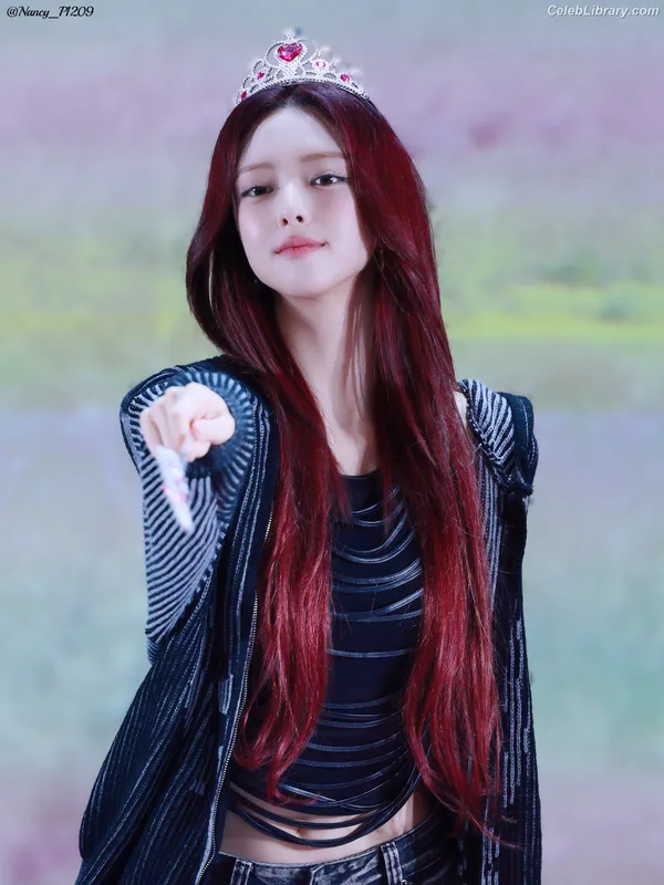 Yuna - ITZY (유나, Shin Yu Na) photo 7 of 1698