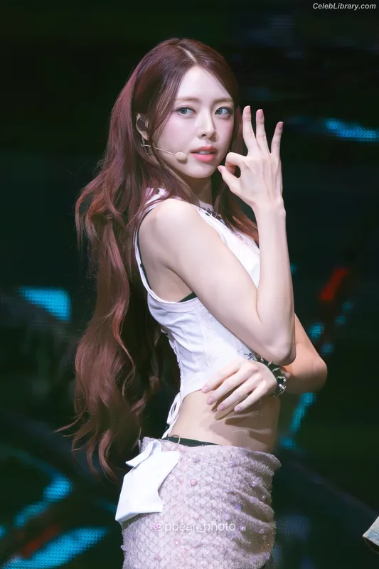Yuna - ITZY (유나, Shin Yu Na) photo 12 of 1698