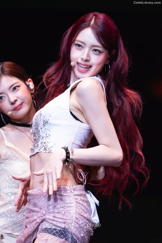 Yuna - ITZY (유나, Shin Yu Na) photo 15 of 1698