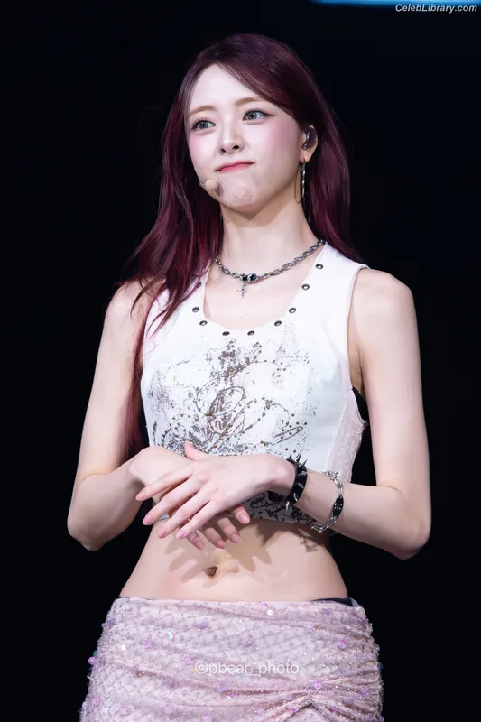 Yuna - ITZY (유나, Shin Yu Na) photo 20 of 1698