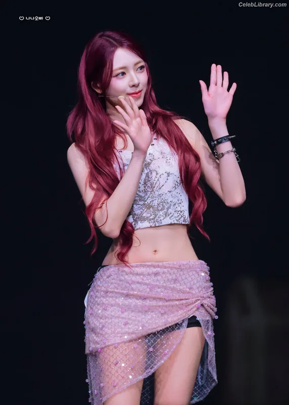 Yuna - ITZY (유나, Shin Yu Na) photo 21 of 1698
