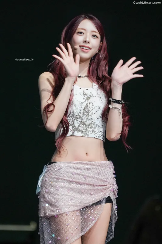Yuna - ITZY (유나, Shin Yu Na) photo 22 of 1698