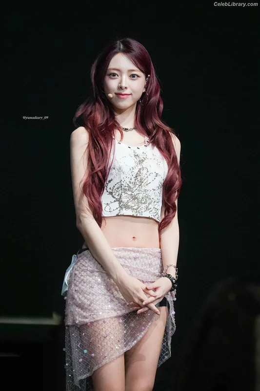 Yuna - ITZY (유나, Shin Yu Na) photo 1 of 1698