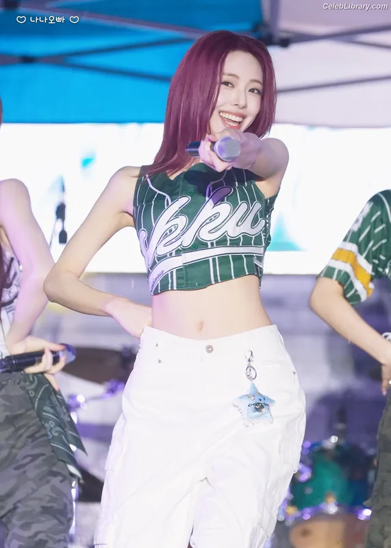 Yuna - ITZY (유나, Shin Yu Na) photo 12 of 1698