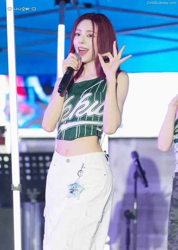 Yuna - ITZY (유나, Shin Yu Na) photo 13 of 1698