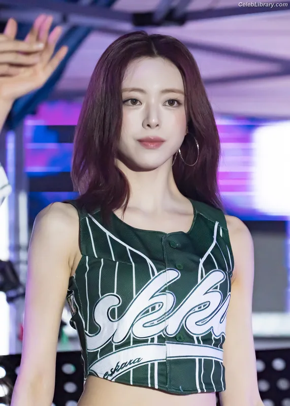 Yuna - ITZY (유나, Shin Yu Na) photo 14 of 1698