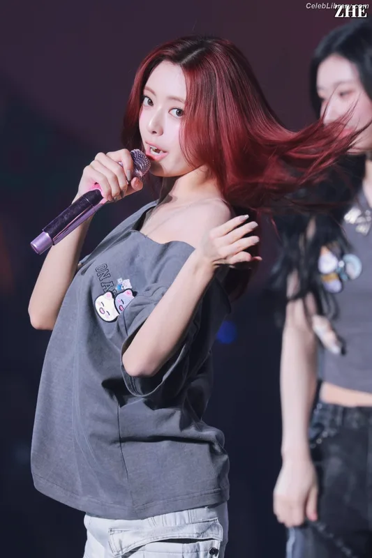 Yuna - ITZY (유나, Shin Yu Na) photo 20 of 1698