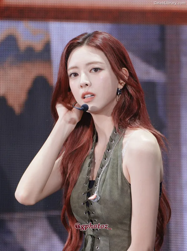 Yuna - ITZY (유나, Shin Yu Na) photo 23 of 1698
