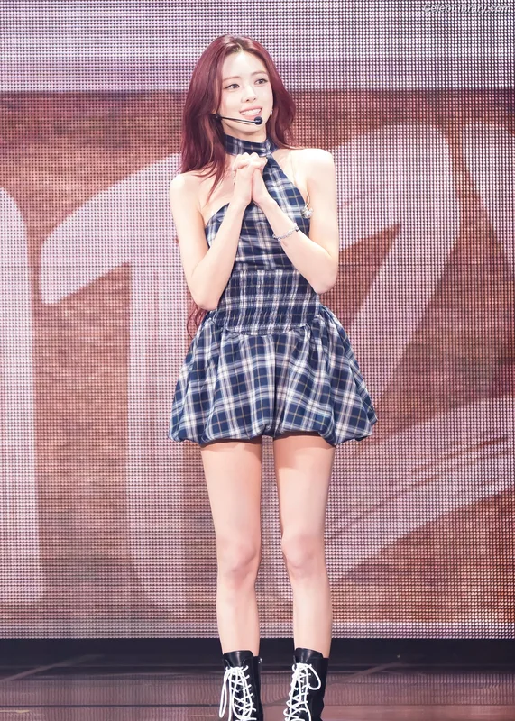 Yuna - ITZY (유나, Shin Yu Na) photo 11 of 1698