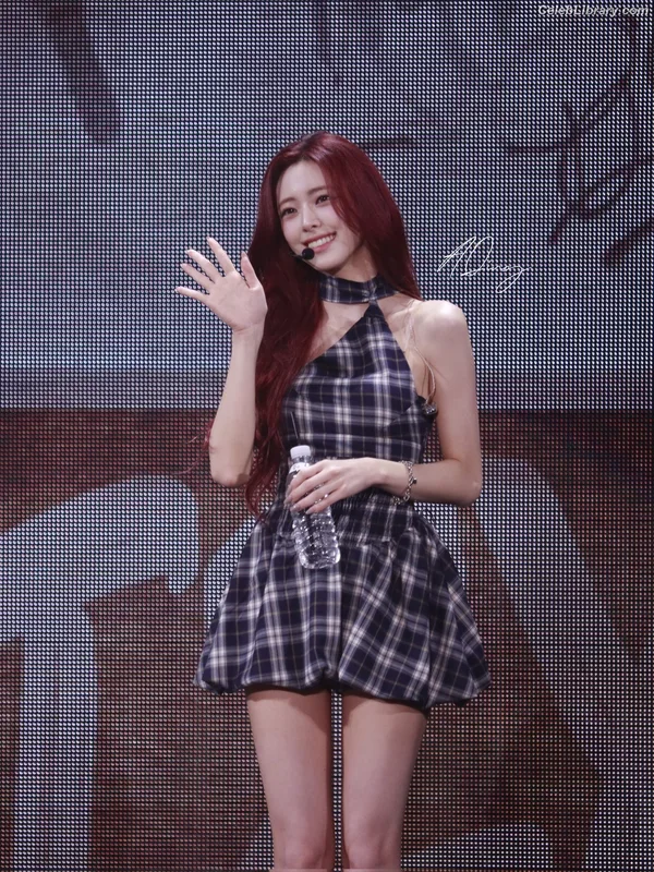 Yuna - ITZY (유나, Shin Yu Na) photo 12 of 1698