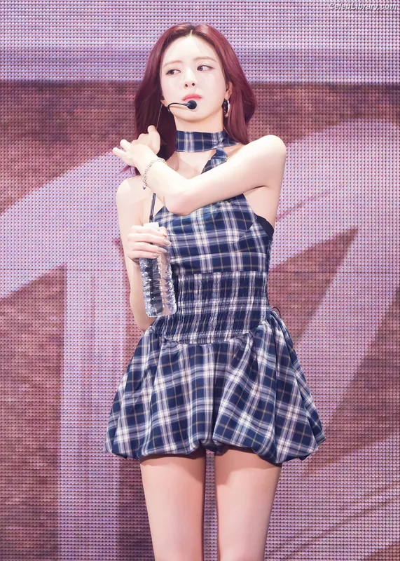 Yuna - ITZY (유나, Shin Yu Na) photo 13 of 1698