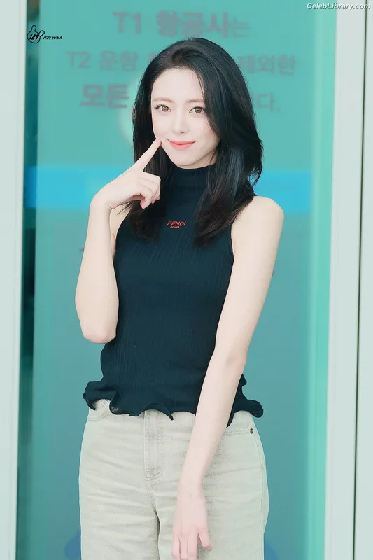 Yuna - ITZY (유나, Shin Yu Na) photo 16 of 1698